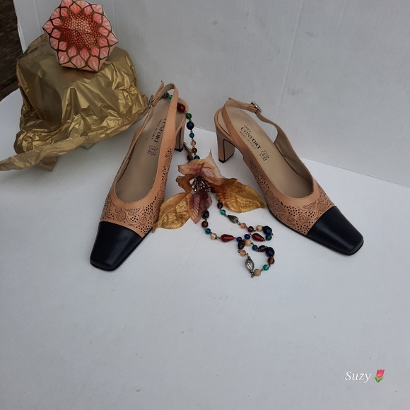 LINEA CONFORT Italian Leather 2 Tone, Slingback Heels - Picture 4 of 4